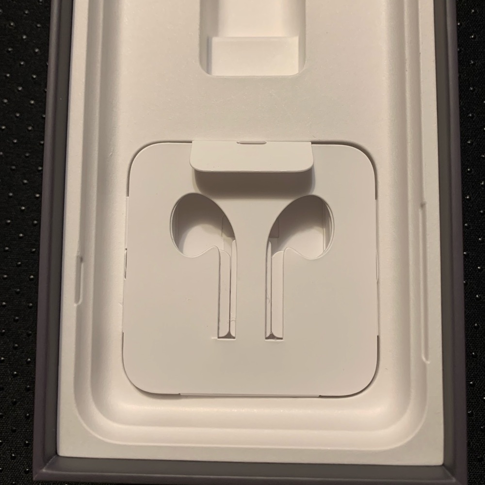 IPhone 8 Plus Box - Picture 4 of 6